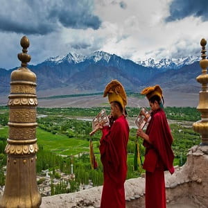 Visit Kashmir Ladakh By Road – 9 Days Package